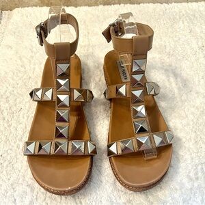 Steve Madden Women's Daft Flat studded Sandal gladiator boho womens size 9M